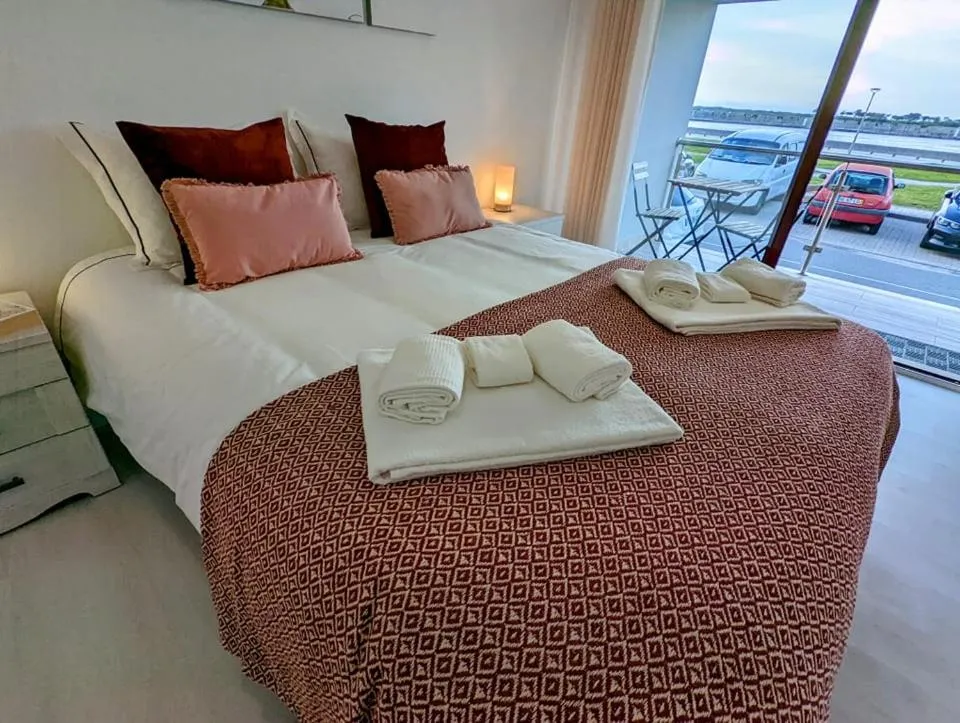 Quarto principal, a porta envidraçada para a varanda