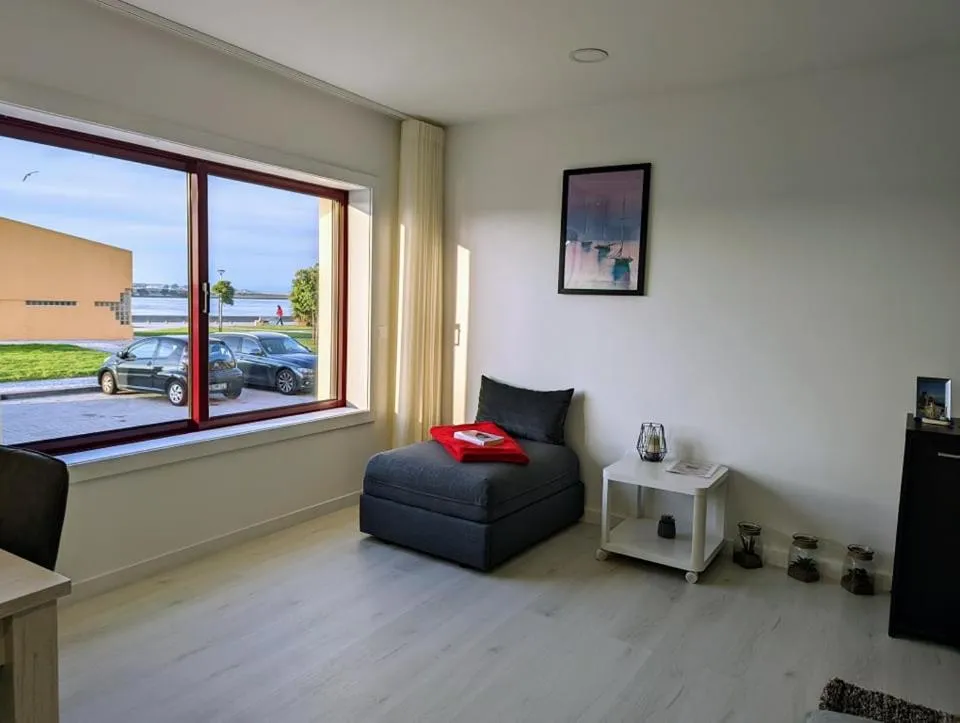 A sala junto à janela